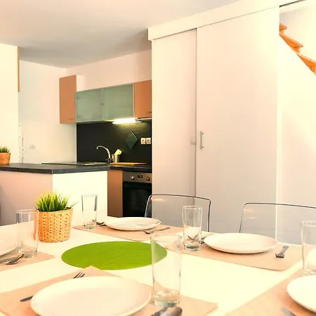 Villahouse Carnide Vandrarhem *